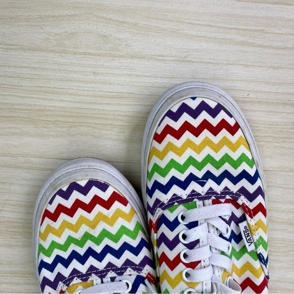 Vans Rainbow chevron zig zag print sneakers tennis shoes size 8.5 - Picture 4 of 9